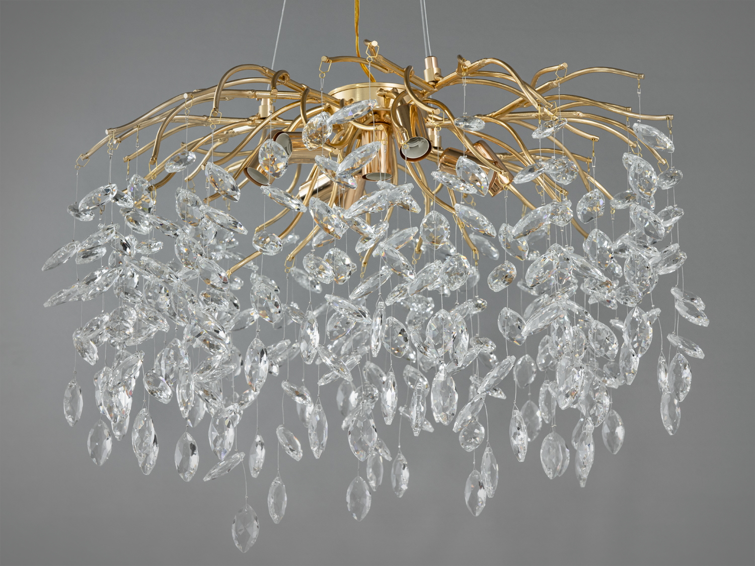 Чарівна новинка, кришталева люстра підвісна на 8 ламп. Люстра є вершиною майстерності в світлодизайні від українського бренду Діаша.