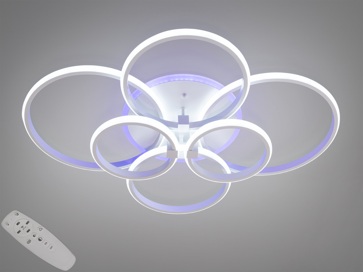 Стельова LED-люстра 135Вт у білому кольорі з пультом, димером, трьома температурами світла та акцентною підсвіткою синій/червоний/рожевий. Орієнтовно для площі до 23 м².