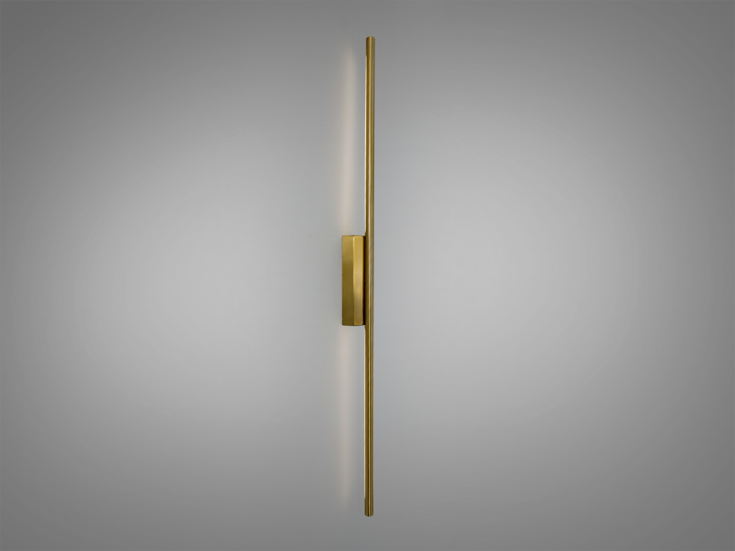Світлодіодне бра Line, золото, 12 Вт, 4100K, 660 лм, висота 970 мм. Лінійний профіль з малою висотою від стіни, вертикальний монтаж, металевий корпус.