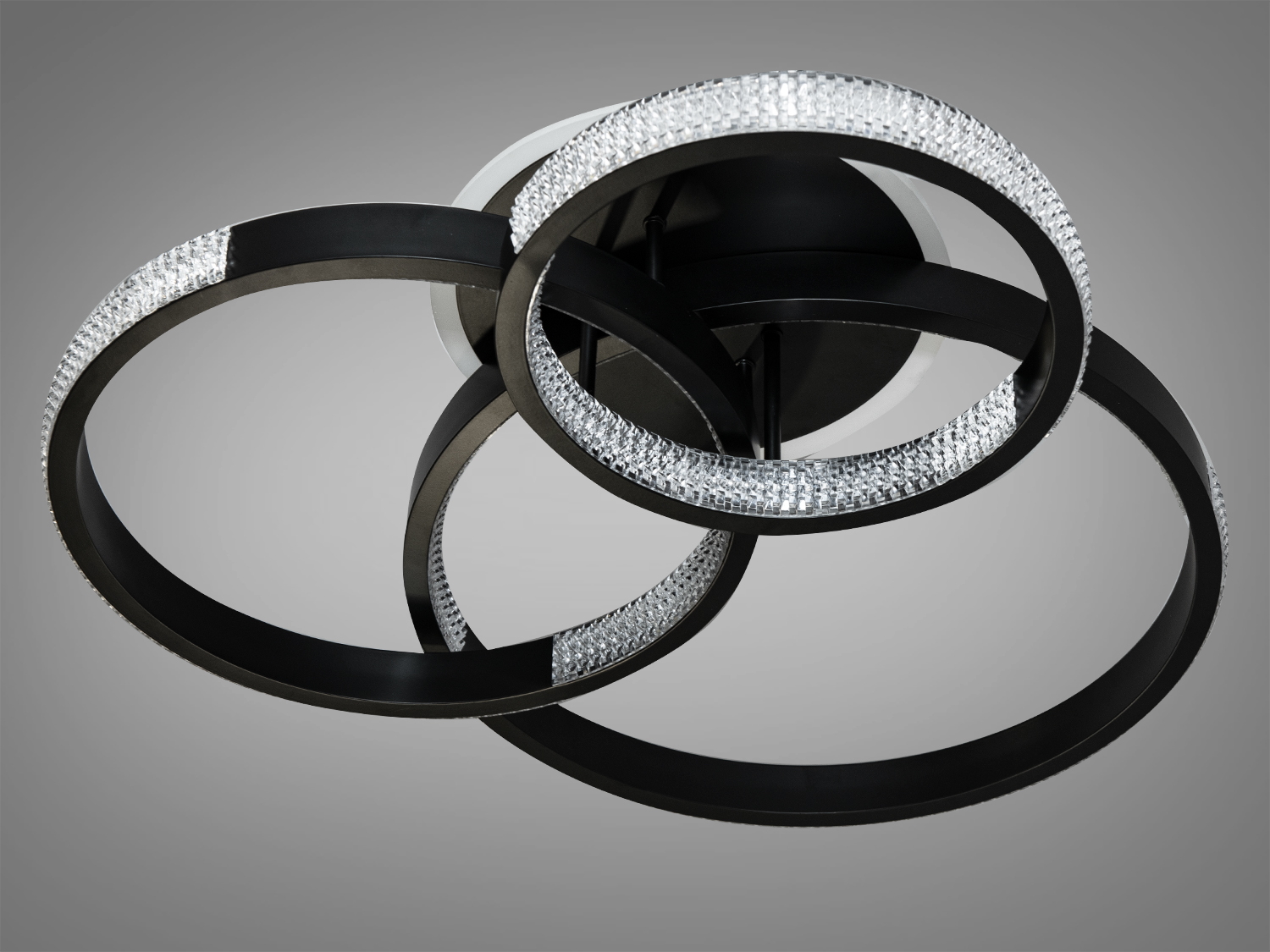 Стельова LED-люстра у вітальню з димером підходить на площу приміщення приблизно 14 кв.м.
Світлодіодна люстра має кілька режимів: холодний 6000К, нейтральний 4100К, теплий 3200К. Регулювання яскравості люстри від 5 до 100% відбувається за допомогою пульта дистанційного керування, що входить до комплекту. Кожне включення вимикання по черзі переводить люстру за такими режимами: холодне світло, тепле світло, нейтральне світло.
Люстра світить яскраво, але не сліпить за рахунок матеріалу – акрилу, до того ж цей матеріал дуже міцний – його важко зашкодити. Застосовується для зали, вітальні, кухні, спальні, їдальні, дитячої, тому що відсутні елементи, що б'ються.
Кріпиться до стелі будь-якого типу універсальним кріпленням на монтажну планку. Стельова LED-люстра у вітальню з димером підходить на площу приміщення приблизно 14 кв.м.
Світлодіодна люстра має кілька режимів: холодний 6000К, нейтральний 4100К, теплий 3200К. Регулювання яскравості люстри від 5 до 100% відбувається за допомогою пульта дистанційного керування, що входить до комплекту. Кожне включення вимикання по черзі переводить люстру за такими режимами: холодне світло, тепле світло, нейтральне світло.
Люстра світить яскраво, але не сліпить за рахунок матеріалу – акрилу, до того ж цей матеріал дуже міцний – його важко зашкодити. Застосовується для зали, вітальні, кухні, спальні, їдальні, дитячої, тому що відсутні елементи, що б'ються.
Кріпиться до стелі будь-якого типу універсальним кріпленням на монтажну планку.