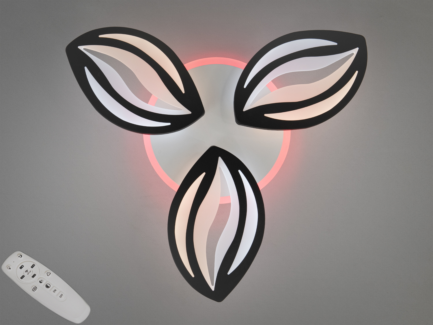 Чорна стельова LED-люстра Diasha 70 W з пультом і димером. Три модулі-пелюстки, триколірна підсвітка основи, орієнтовно для кімнат до 12 м².