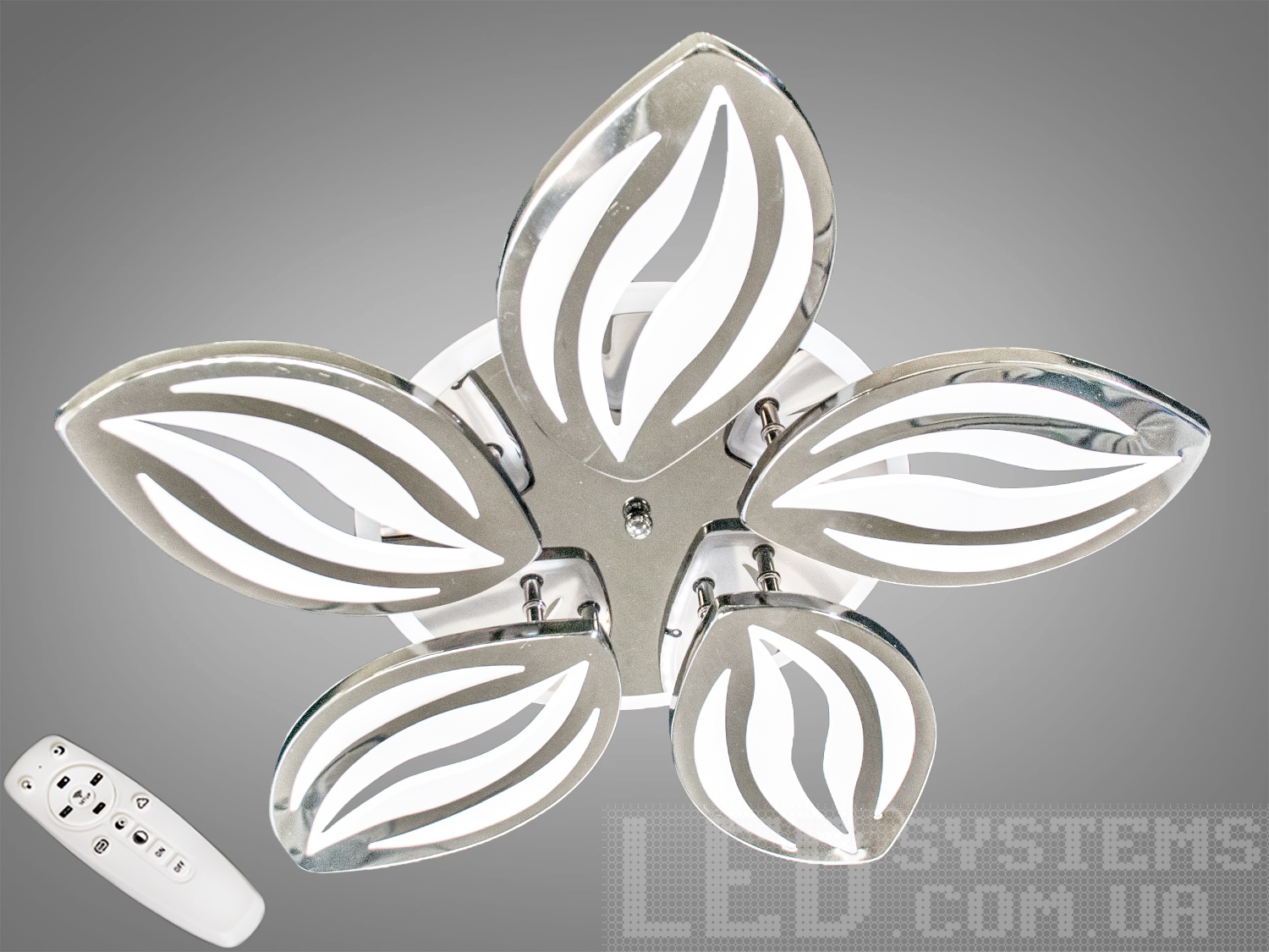 Стельова LED люстра 75W у хромі з пультом, димером і триколірним підсвічуванням основи. П’ять модулів, освітлення кімнат до ≈13 м².