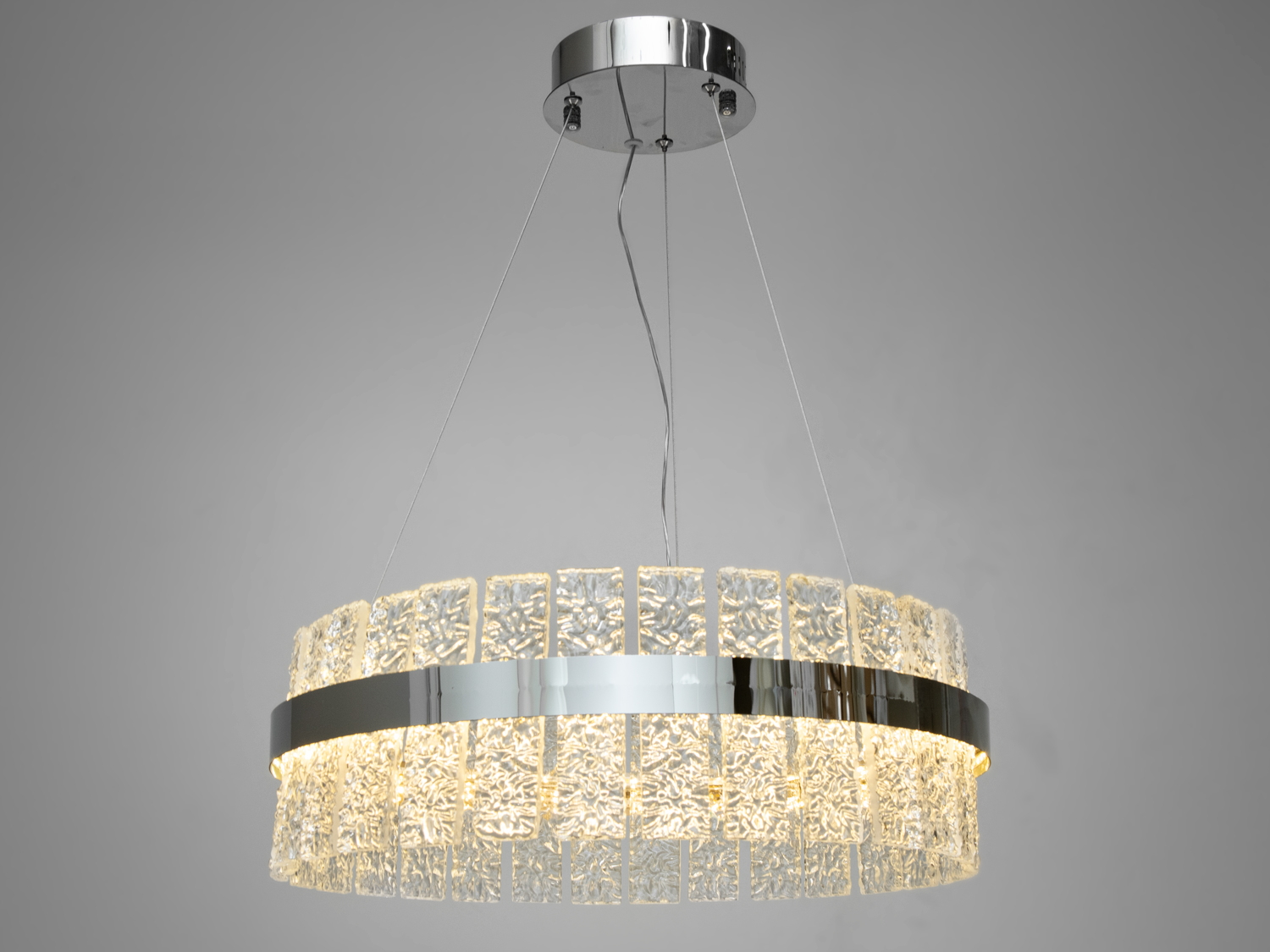 Підвісна кришталева люстра LED 66W 828-500CH у хромі. Кругла форма, скло та метал, підвіс на тросах. Підходить для спальні, вітальні, їдальні та готельних просторів.
