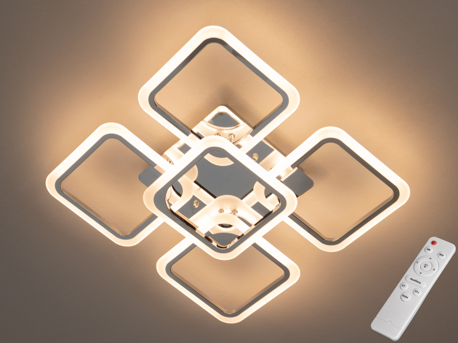 Стельова LED люстра 8060, 90 Вт, хром. Пульт, димер 5–100% і три відтінки світла, акрилові розсіювачі. Підходить для кімнат до 15 м² у сучасних інтер’єрах.