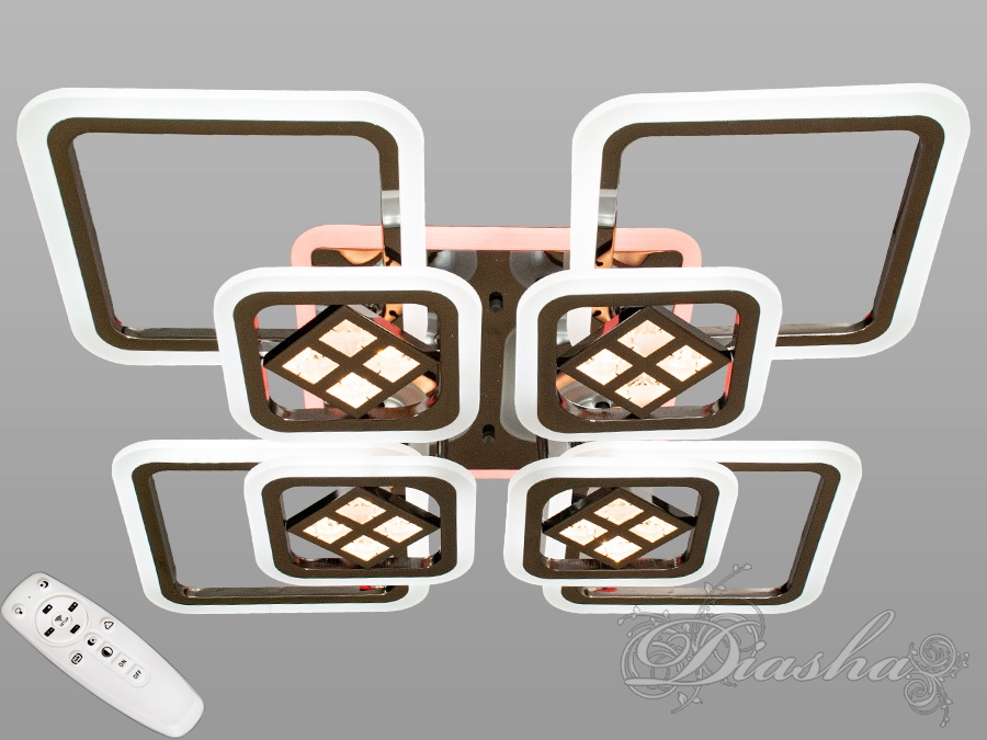 Стельова світлодіодна люстра з димером та LED підсвічуванням на 150 W є справжнім втіленням новітнього дизайну та технологічної досконалості. Люстра з пультом ідеально підходить для тих, хто прагне купити люстру, здатну трансформувати інтер'єр та надати йому неповторного характеру.
Зі своєю каскадною структурою переплетених квадратів, що світяться ззовні, ця люстра нагадує абстрактну скульптуру, яка завмерла у світловому танці. Кожен елемент цього освітлювального приладу випромінює тепло та світло, ніби кожен квадрат &ndash; це окрема історія, сплетена разом у гармонійну симфонію форм та ліній. Дизайн світильника, який нагадує водночас і модерністські витвори мистецтва, і складні природні феномени, як-от галактичні фігури, вражає своєю витонченістю та артистизмом.
Акрилові плафони мають велику площу розсіювачів, що забезпечує м'яке та рівномірне світло в усьому приміщенні. Цей ефект м'якого освітлення є особливо важливим у приміщеннях, де діти проводять багато часу. Важливо зауважити, що ця світлодіодна люстра для дитячої кімнати не має скляних елементів, що робить її безпечною для найменших членів сім'ї.
Димер, що додається до люстри, є не лише практичним інструментом для регулювання інтенсивності світла. Він надає власнику можливість створювати різноманітні атмосфери в просторі &ndash; від театрально освітленої сцени до тихої, майже містичної півтемряви, де світло лише натякає на контури предметів, створюючи інтригуючий настрій та відчуття усамітнення.
За допомогою цього пульта-димера ви зможете вибрати один з попередньо встановлених режимів освітлення: тепле світло, холодне світло, нейтральне світло. Ви також можете активувати режим 