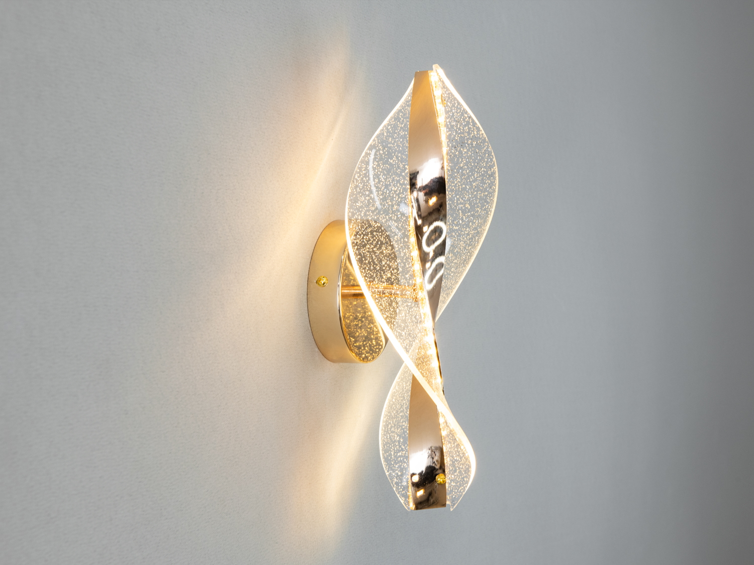 Дизайнерський світильник світлодіодний на стіну, 6Вт. Настінні бра з регулюванням колірної температури дозволяють створювати різні атмосфери. Ця модель підтримує три режими освітлення: теплий, нейтральний і холодний, які легко змінюються за допомогою вимикача. Дизайнерський світильник світлодіодний на стіну, 6Вт. Настінні бра з регулюванням колірної температури дозволяють створювати різні атмосфери. Ця модель підтримує три режими освітлення: теплий, нейтральний і холодний, які легко змінюються за допомогою вимикача.