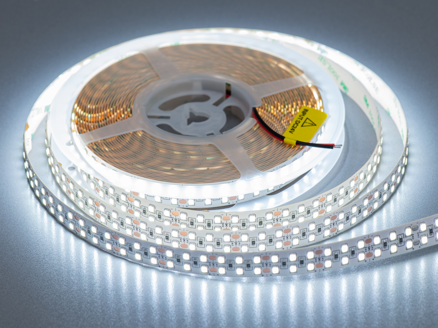 LED стрічка 24В, 240 діодів на метр, 15мм, теплий+холодний. Універсальне, високоякісне та потужне джерело світла з можливістю обирати температуру освітлення. LED стрічка 24В, 240 діодів на метр, 15мм, теплий+холодний. Універсальне, високоякісне та потужне джерело світла з можливістю обирати температуру освітлення.