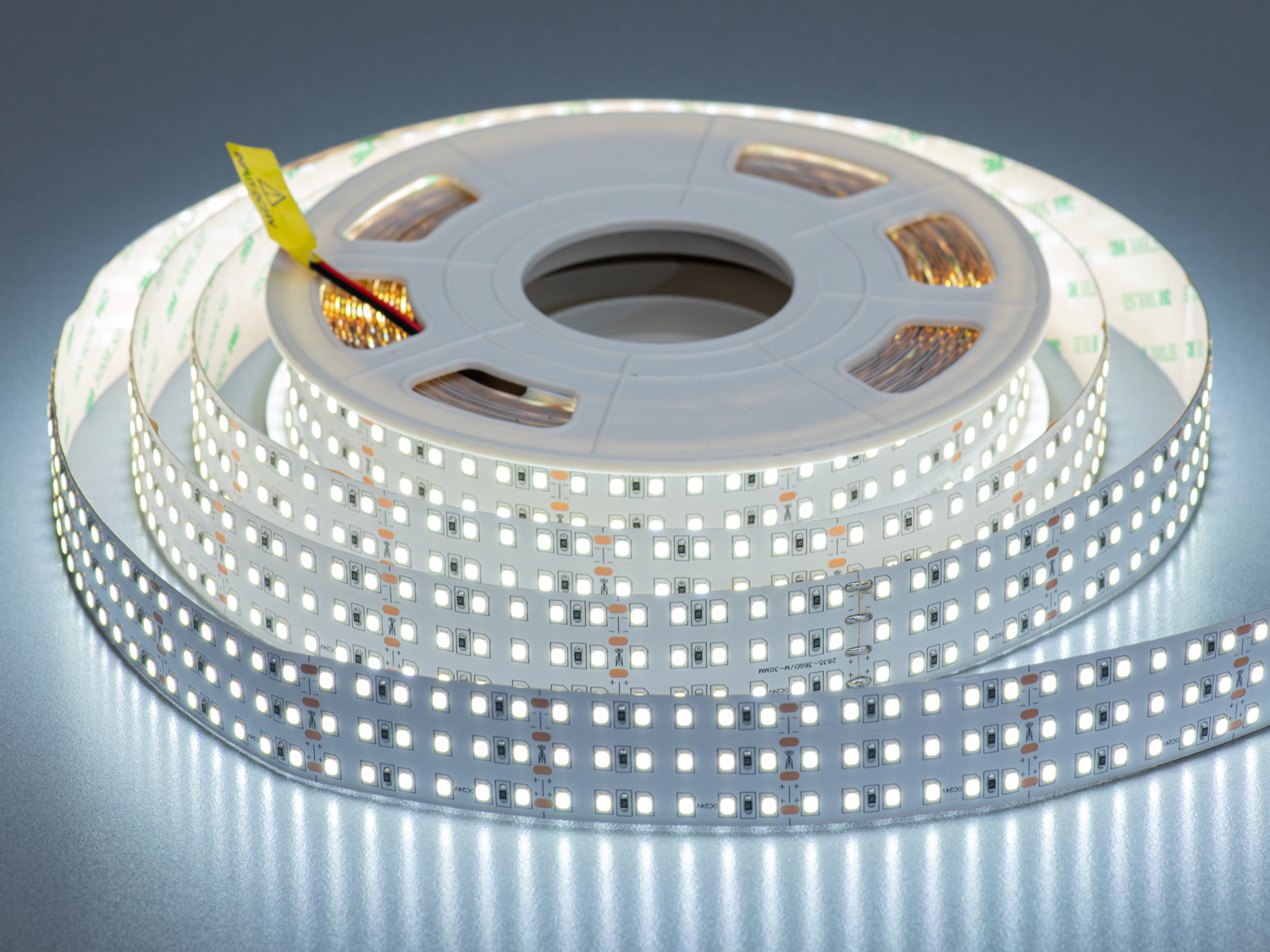 LED стрічка 24в, 360 діодів на метр, 30мм, холодний. Унікальне поєднання максимальної щільності, яскравості та ширини, що відкриває абсолютно нові можливості у сфері освітлення. LED стрічка 24в, 360 діодів на метр, 30мм, холодний. Унікальне поєднання максимальної щільності, яскравості та ширини, що відкриває абсолютно нові можливості у сфері освітлення.