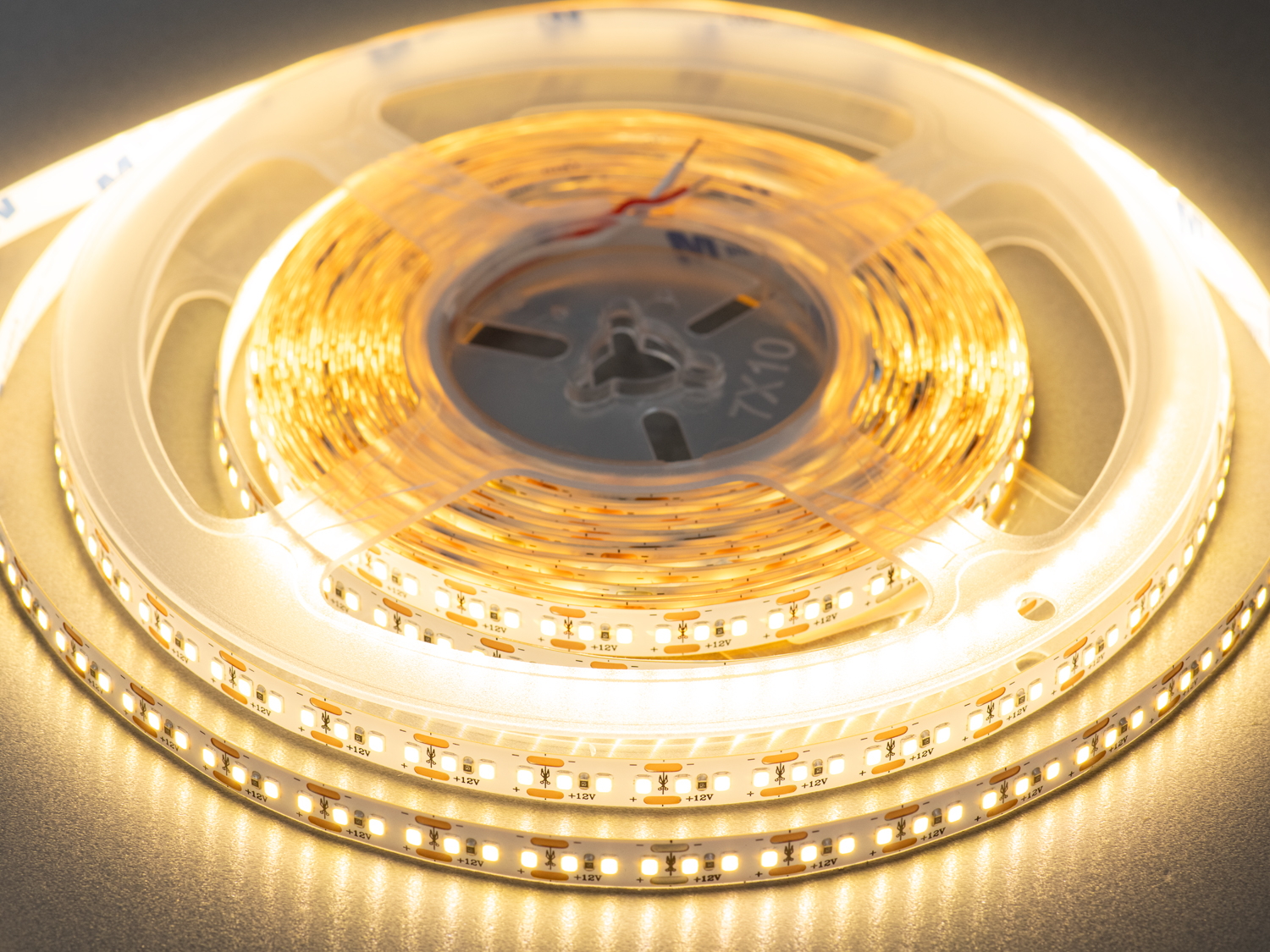LED стрічка 12В, 180 діодів на метр, 10мм, теплий. Тепле світло, яке створює атмосферу затишку й гармонії, — саме таке відчуття викликає ця світлодіодна стрічка.