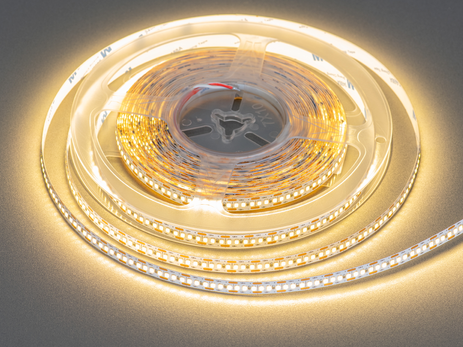 LED стрічка 12D, 240 діодів на метр, 10мм, теплий. Це високоякісний, багатофункціональний освітлювальний елемент, створений для створення комфорту, гармонії та дизайнерського оздоблення. 