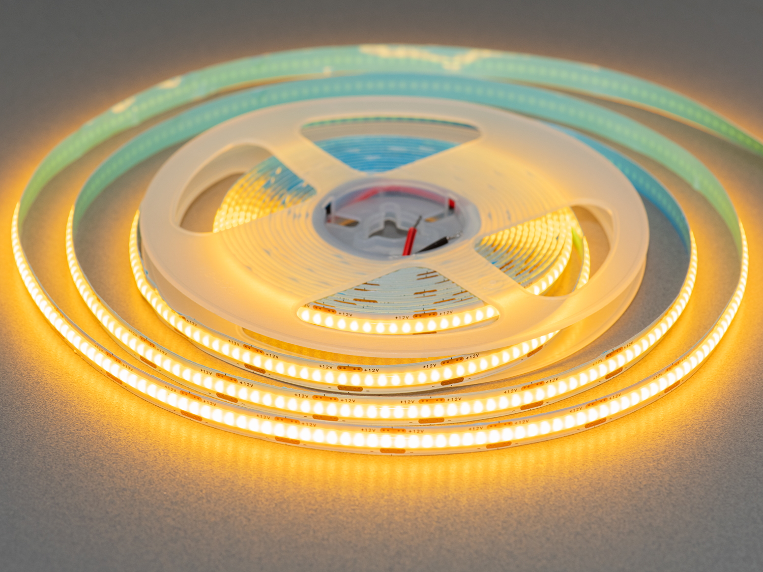 COB LED стрічка 12В, 320 діодів на метр, 8мм, жовтий. Перед вами не просто COB світлодіодна стрічка, а витончене світлове мистецтво, що заливає простір мяким золотистим сяйвом. 