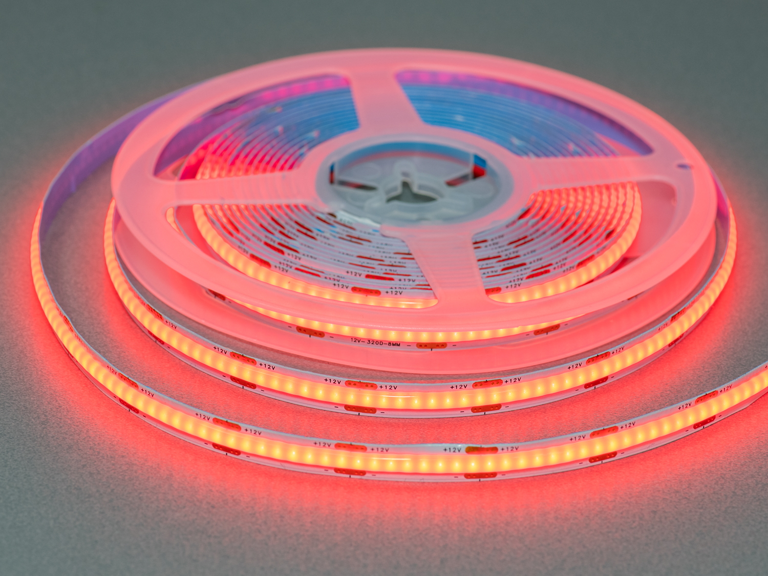 COB LED стрічка 12В, 320 діодів на метр, 8мм, червоний. Придбайте лед стрічку зі світлом, яке не просто підсвічує — воно заявляє про себе сміливо, впевнено й пристрасно.