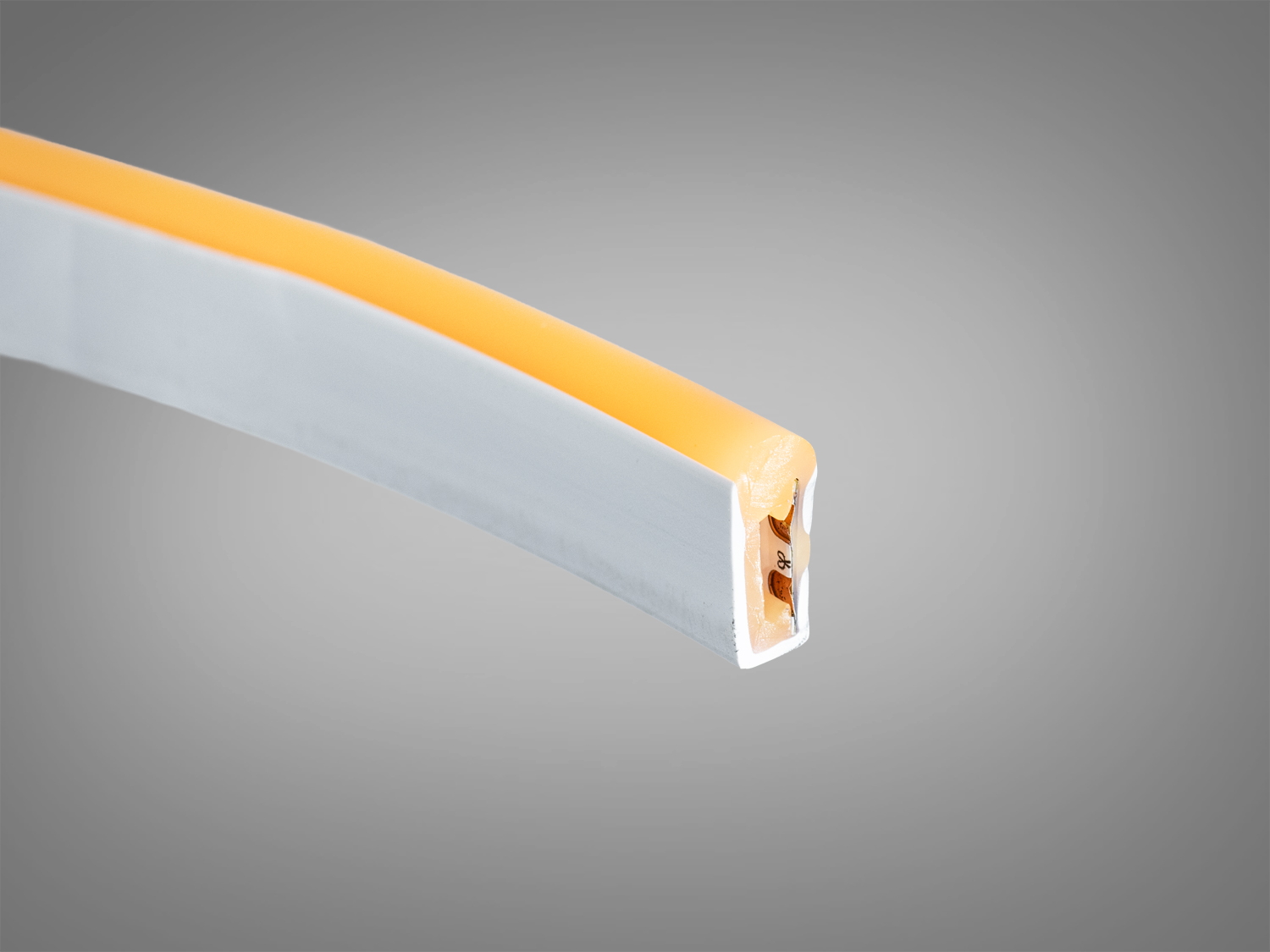 Гнучка неонова LED стрічка Diasha 12В, помаранчева, 5×11 мм, IP67. 108 LED/м SMD2835, ~8 Вт/м, до 800 лм/м, кут 180°. Для контурів, інтерʼєру та фасадів.