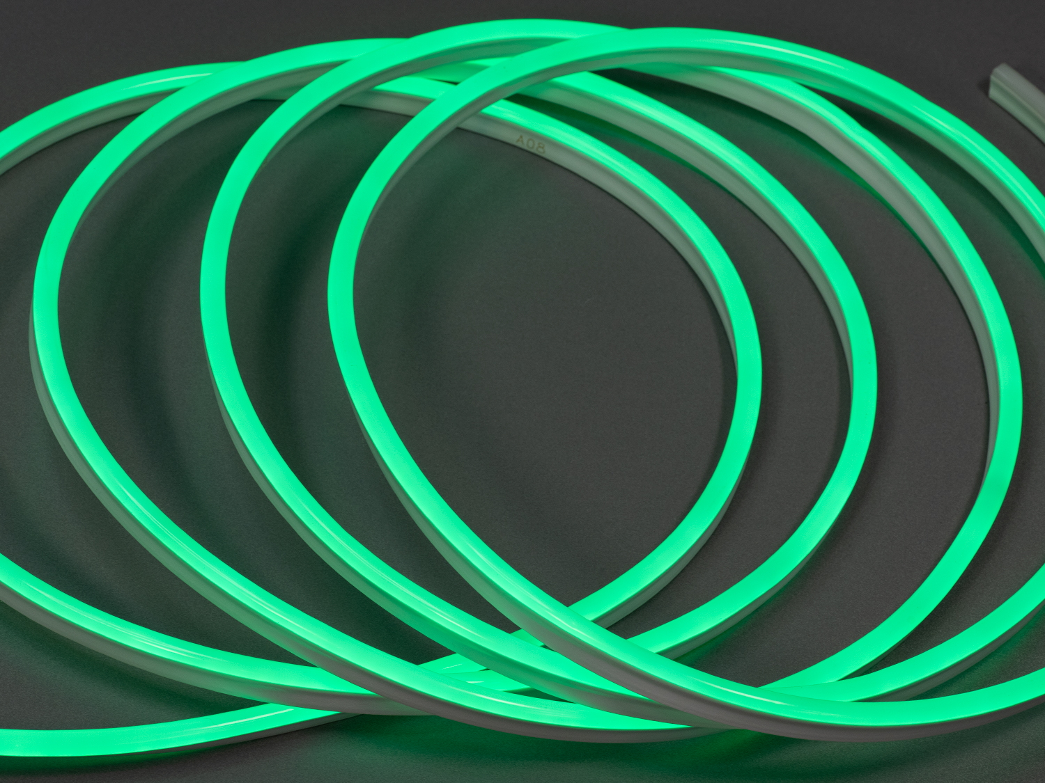 LED NEON 220в, герметичний, 7x15мм, зелений. Це поєднання яскравої виразності, технічної досконалості та довговічності. 