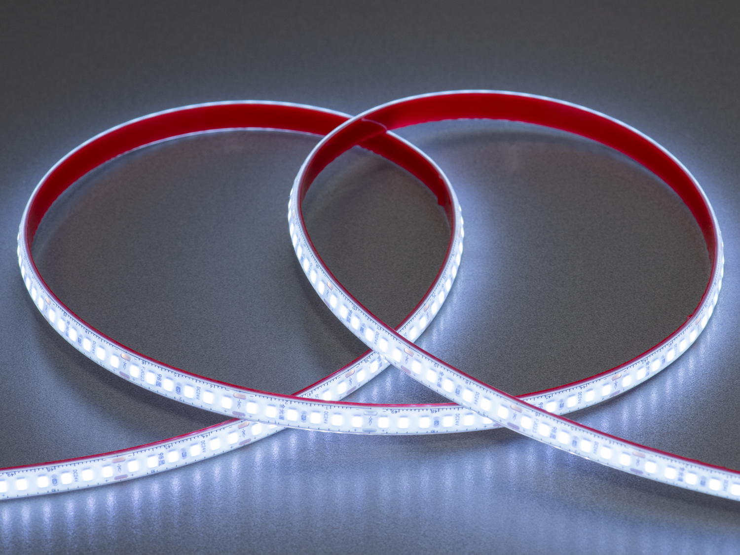 LED стрічка 24В, 180 шт/м, герметична, 8мм, холодний. Ідеальна чіткість, професійне світло та абсолютна надійність — усе це про герметичну світлодіодну стрічку.