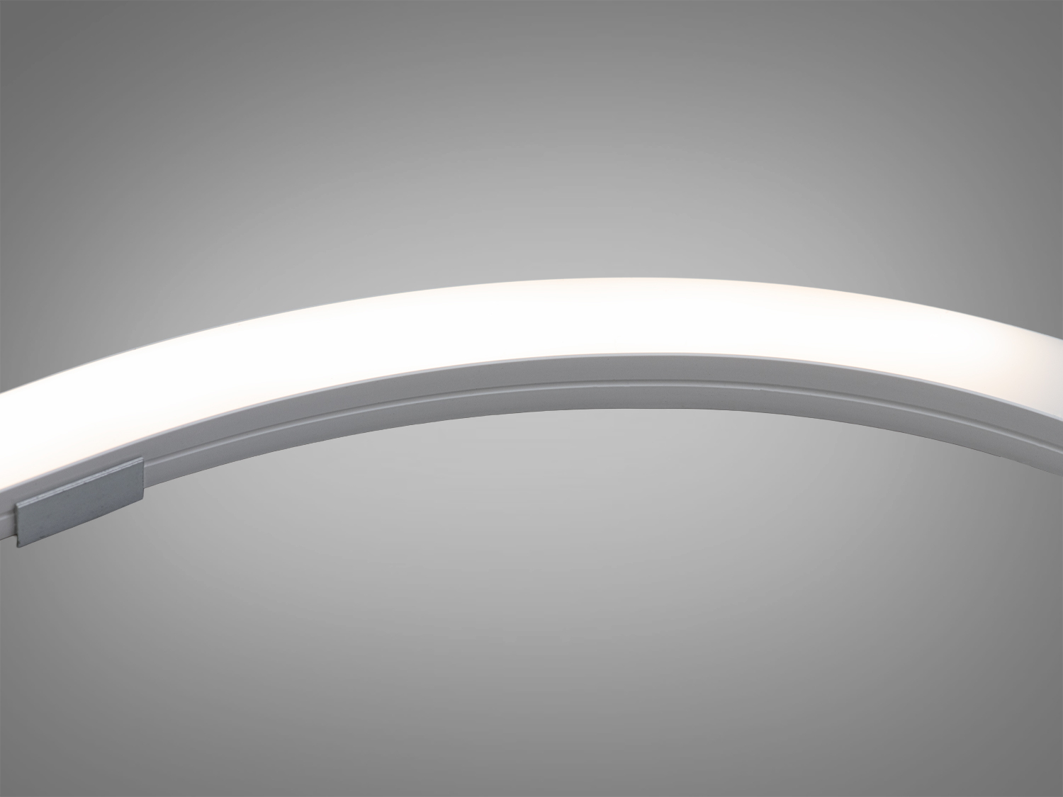 Гнучкий силіконовий профіль IP67, білий, для LED-стрічки до 11 мм. Двокамерна конструкція з двома розсіювачами та шнуром для швидкого монтажу.