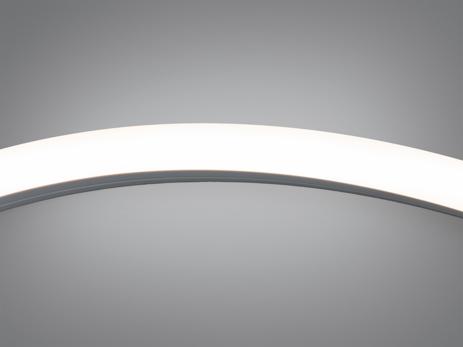 Гнучкий силіконовий профіль Diasha, білий, IP67. Двокамерна конструкція з подвійним розсіюванням, під стрічку 5–12 мм. Рекомендовано ≥90 LED/м для рівномірного свічення.