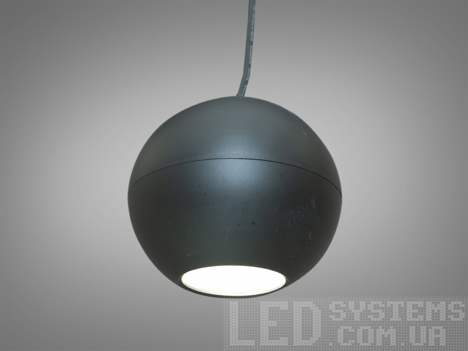 Чорний підвісний магнітний трековий світильник LED, 10 Вт. Він пропонує користувачеві не просто освітлення, а можливість створювати і змінювати освітлені сцени за бажанням, адаптуючи простір під настрій, подію або конкретну діяльність. Чорний підвісний магнітний трековий світильник LED, 10 Вт. Він пропонує користувачеві не просто освітлення, а можливість створювати і змінювати освітлені сцени за бажанням, адаптуючи простір під настрій, подію або конкретну діяльність.