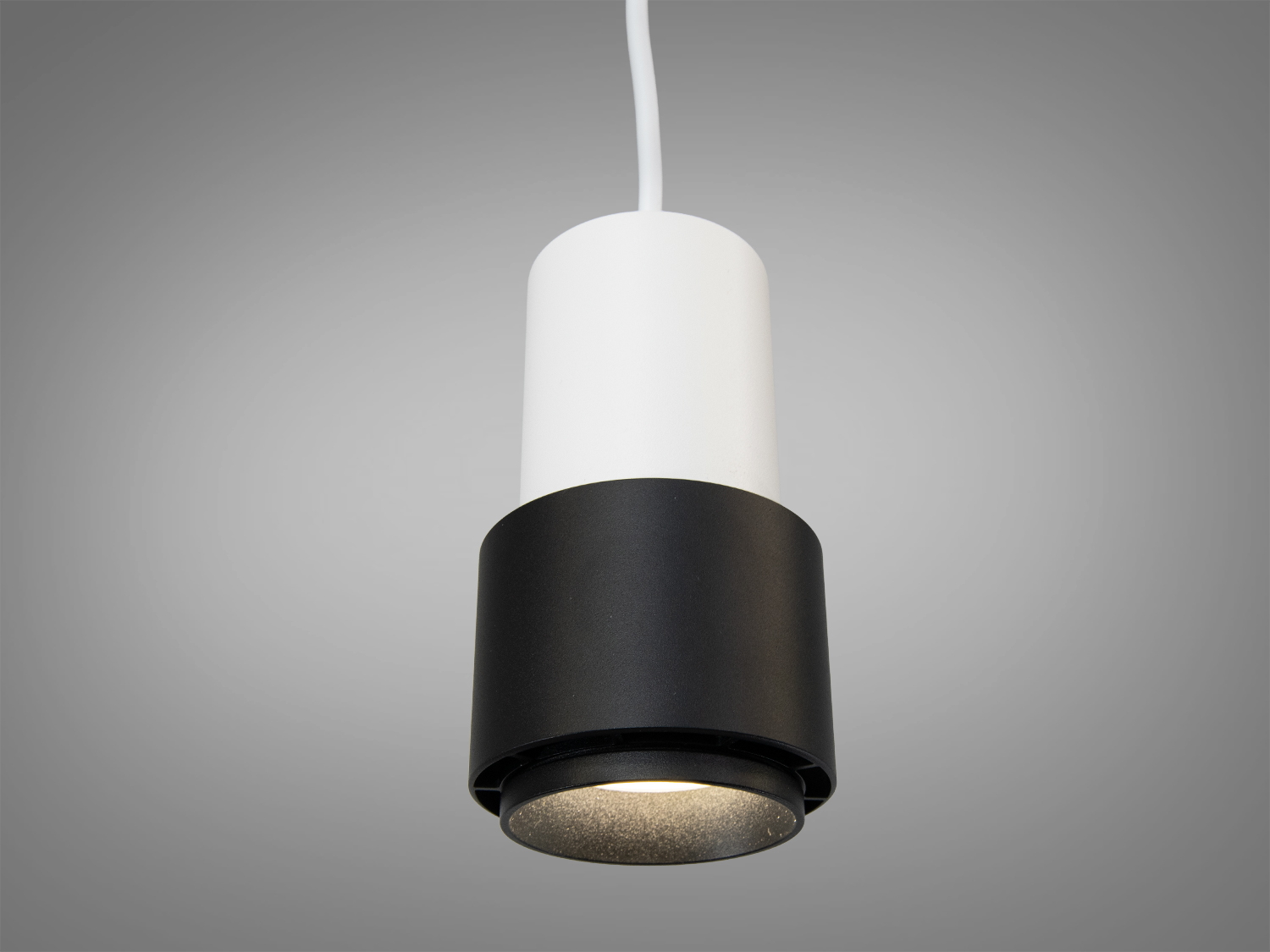 Підвісний світильник Diasha тубус білий+чорний під GU10 для спрямованого акцентного світла в кухні, вітрині, барі чи вітальні. Лаконічний дизайн, гнучкий вибір ламп.