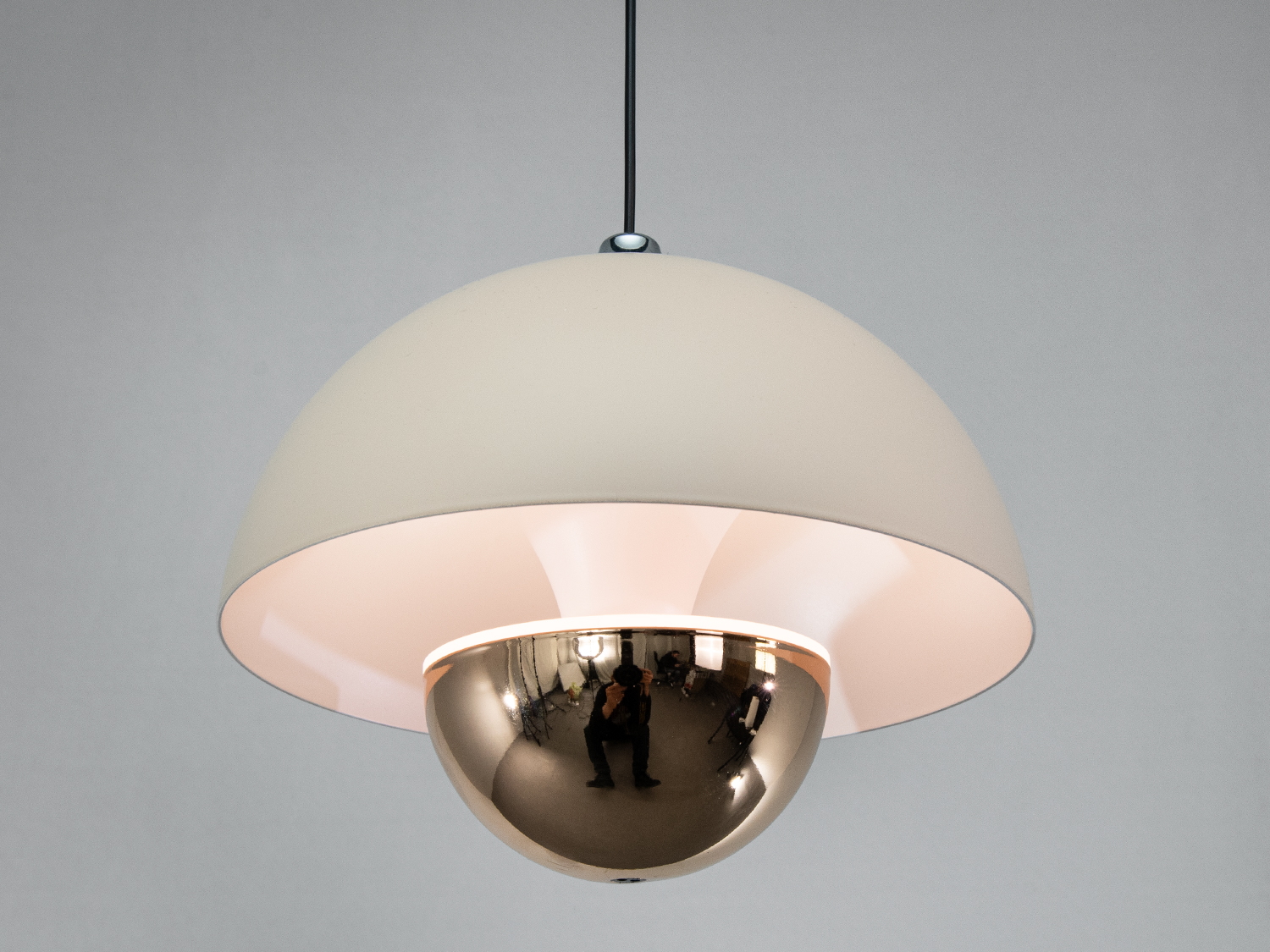 Одинарний LED підвіс Diasha 5 Вт у відтінку молочний+золотий з керуванням помахом руки та підтримкою настінного вимикача. Для локального та акцентного освітлення.