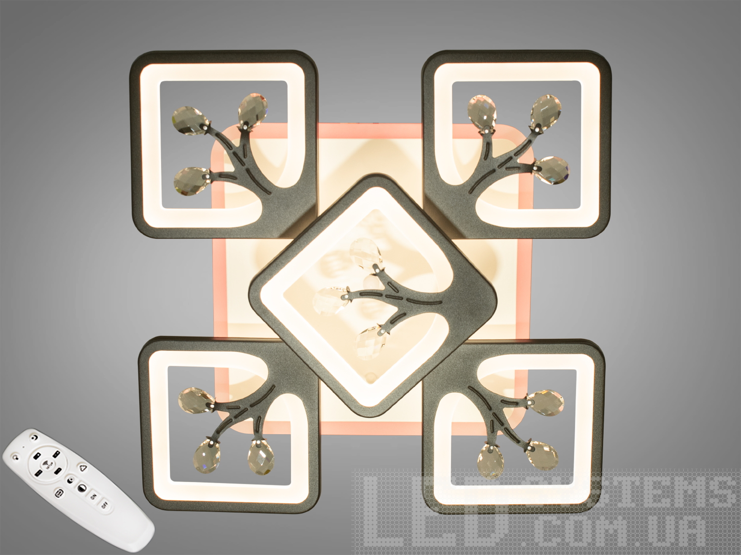 Декоративна LED люстра з пультом і підсвічуванням, 90W. Правильне освітлення для вашого інтерєру. Купити LED люстри для натяжних стель означає отримати рівномірне світло без перегріву та пошкодження стелі. Вибирайте стильні та безпечні рішення для свого дому.